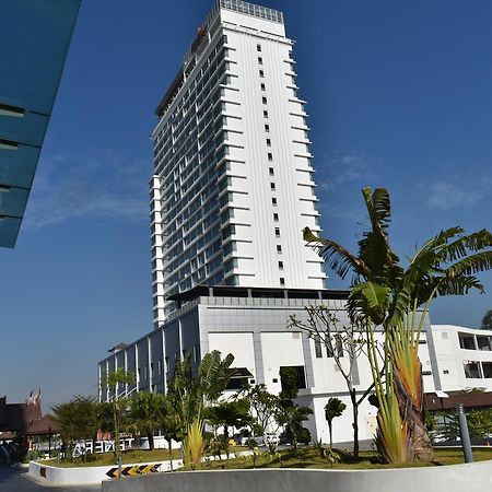 Tenera Hotel Bangi Exteriör bild The hotel in 2015