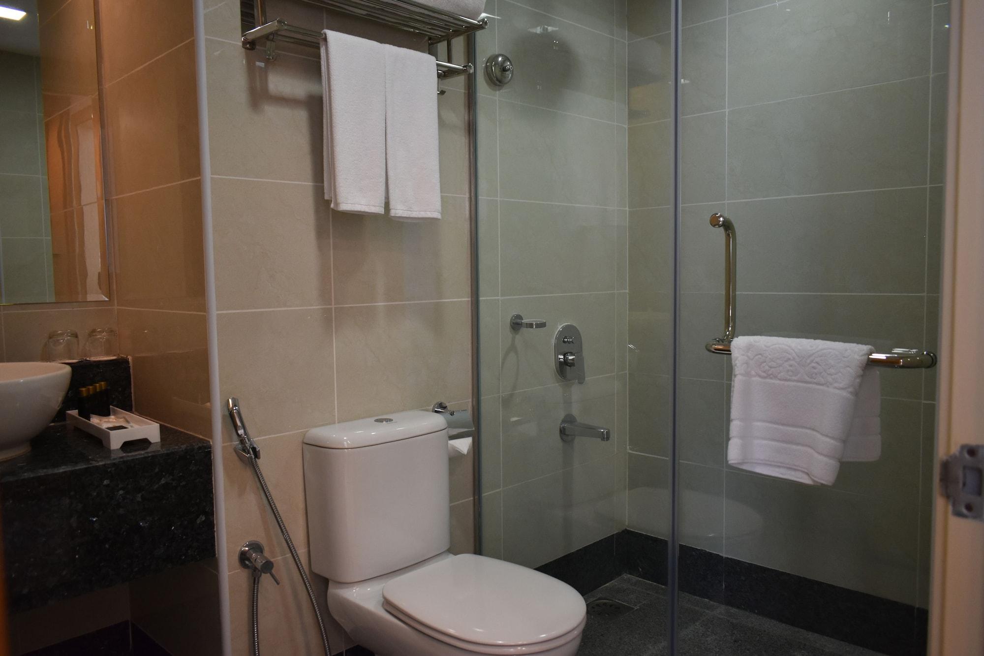 Tenera Hotel Bangi Exteriör bild Bathroom with shower enclosure