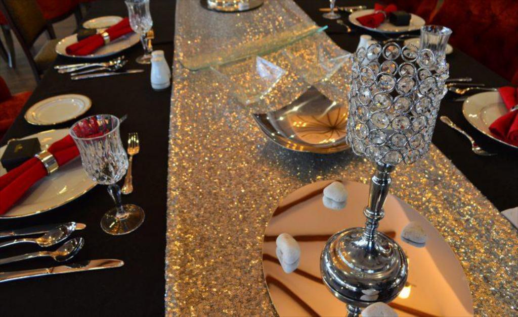 Tenera Hotel Bangi Exteriör bild A table runner