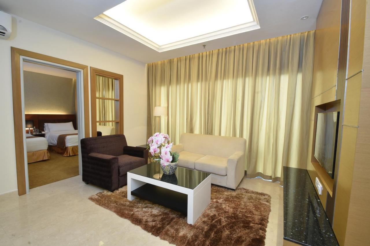 Tenera Hotel Bangi Exteriör bild Suite
