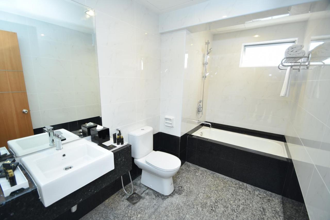 Tenera Hotel Bangi Exteriör bild A modern bathroom